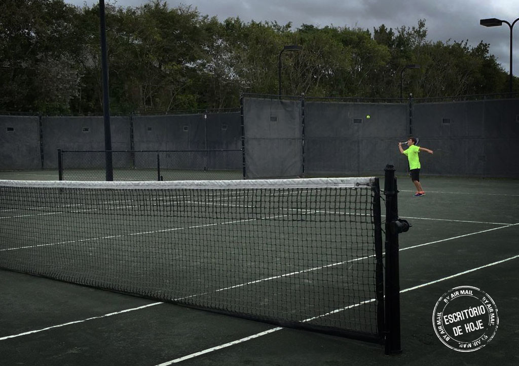 arhtur-jogando-tennis